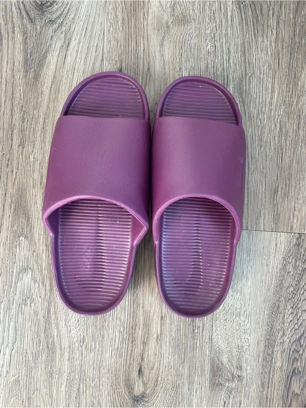 Women Size 8 Nike Calm Slides Bordeaux  Slip on Shoes